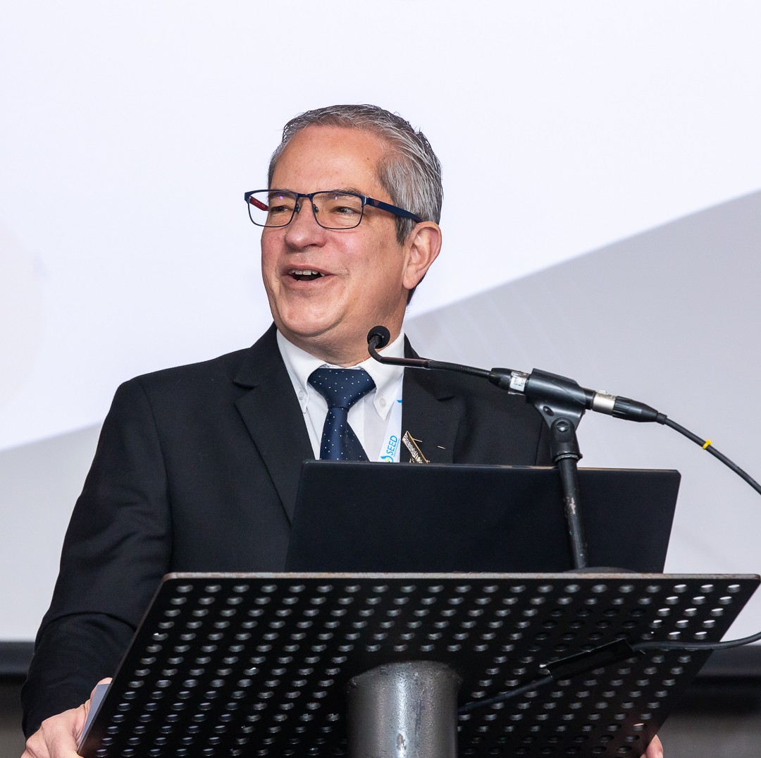 Prof Chris Roth speaking at a lectern
